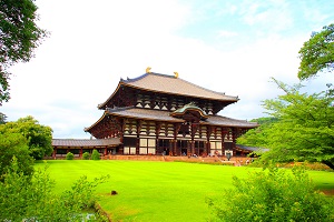 Touring Todaiji Temple